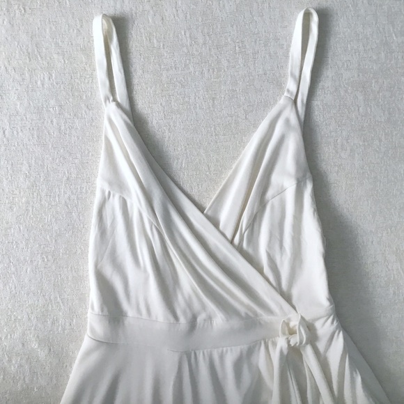 Urban Outfitters Kimchi Blue Size Small White Romper Flirty Girly Wrap Style - Picture 2 of 14
